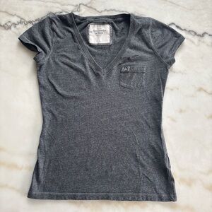 Abercrombie & Fitch Women's Small Gray V-Neck T-Shirt Short Sleeve Pocket Y2K